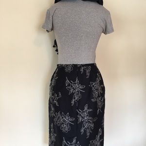 Ann Taylor Skirts - Ann Taylor Embroidered Pencil skirt Ann Taylor Skirts - Ann Taylor Embroidered Pencil skirt